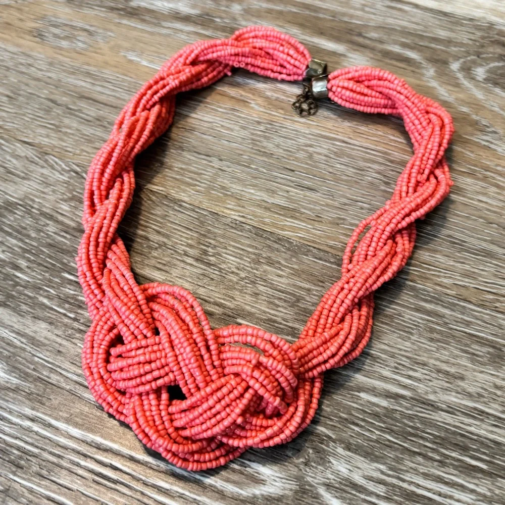 Elegant Coral Beaded Necklace - Picture 1 of 2
